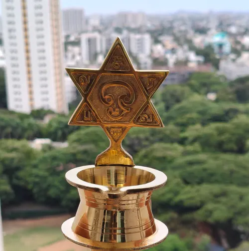 Shatkona Lamp